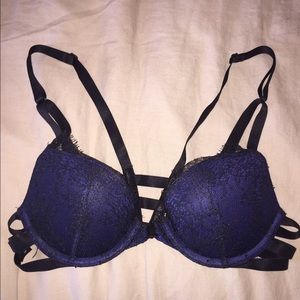 Victoria secret front clip push up bra. Like new.