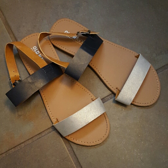 Old Navy girl's sandle.