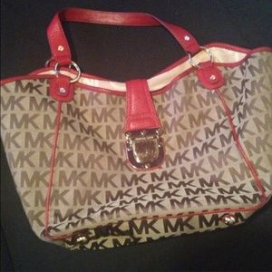 Michael Kors Signature bucket bag