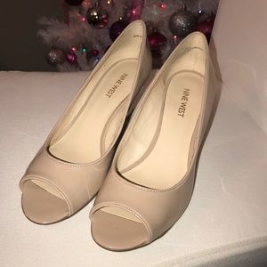 Nine West Relaxxin Peep Toe Patent Wedges 7