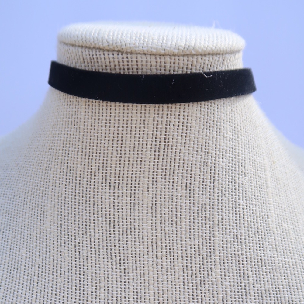 Black Velvet Choker Necklace - Picture 2 of 4