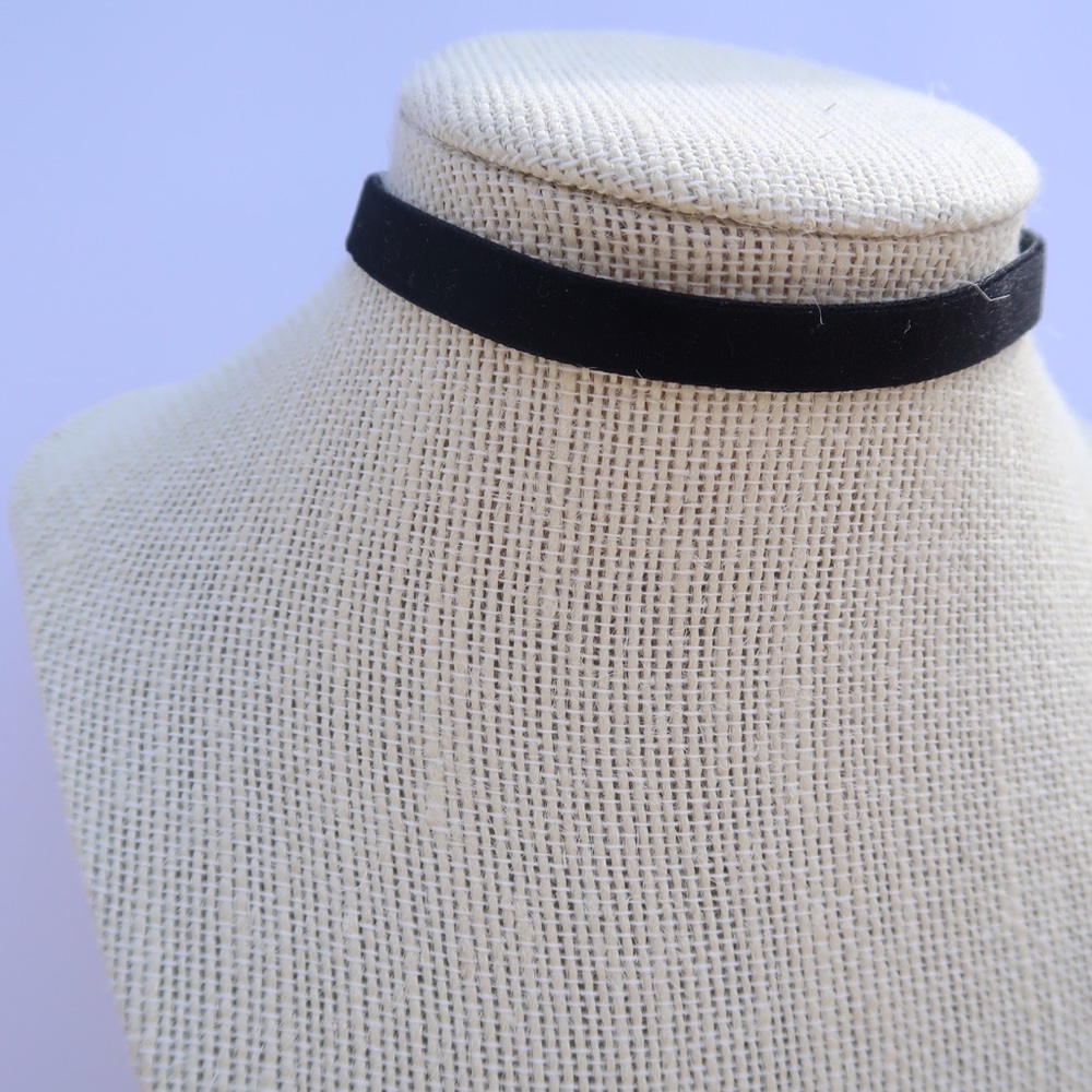 Black Velvet Choker Necklace - Picture 3 of 4