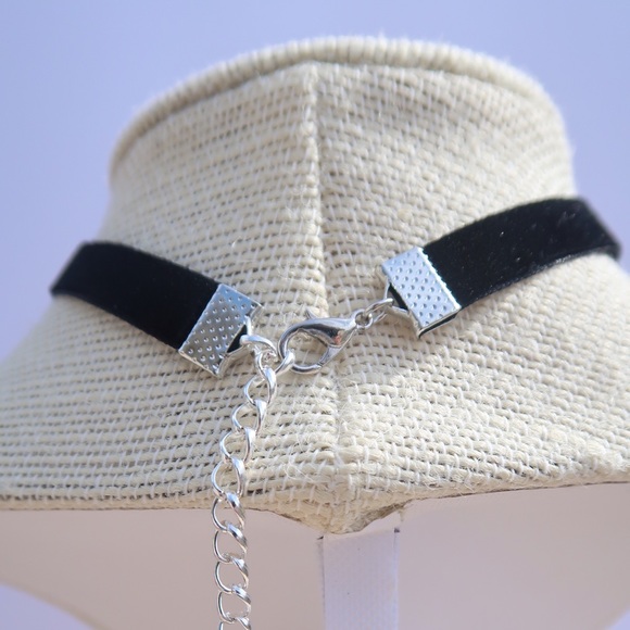 Black Velvet Choker Necklace - Picture 4 of 4