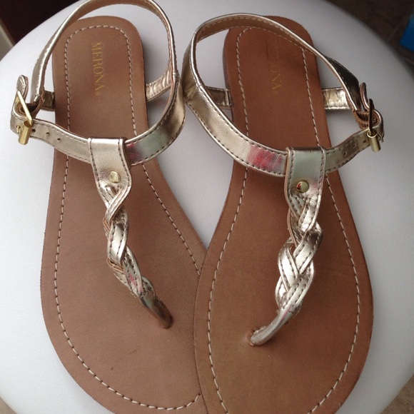 GOLD SANDALS
