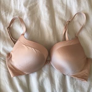 Victoria secret nude push up bra. Super comfy.