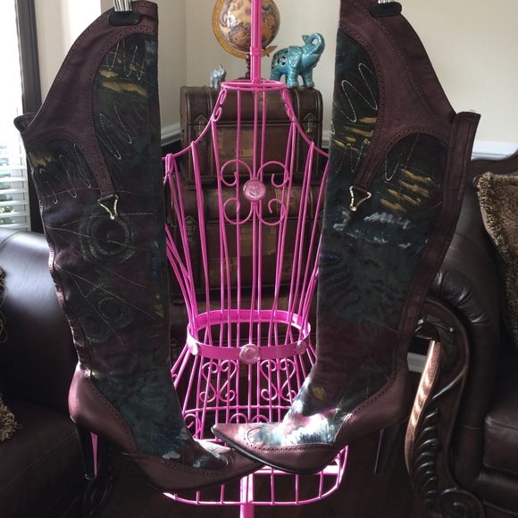 Women's over the knee boots. Beautiful size 7.5