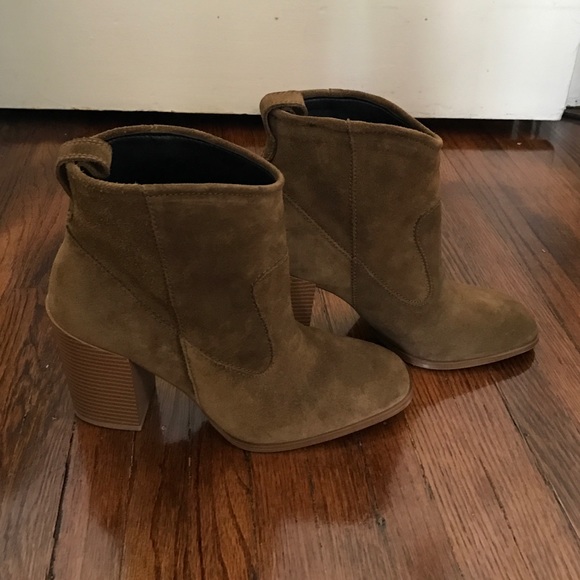 Suede heeled bootie