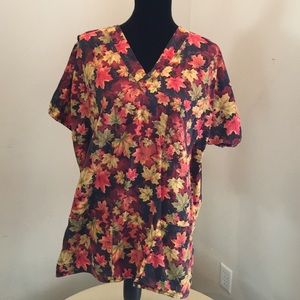 ⭐️Women's fall leaves scrub top, size L