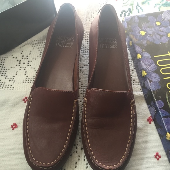 Mootsie Tootsie brown flats never worn size 8 1/2M