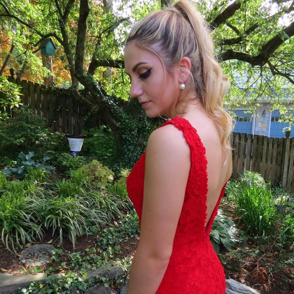 Meet your Posher, Laura - Picture 1 of 1