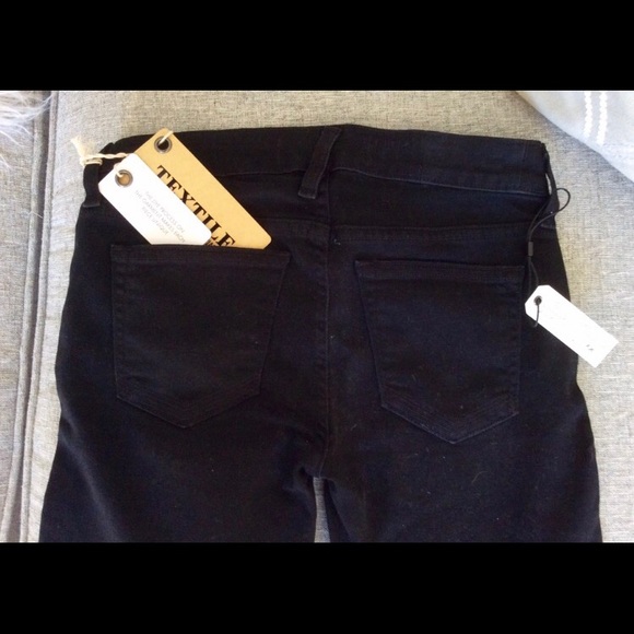 SOLD ON AKZNYC - Picture 4 of 4