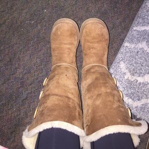 Tall Bailey Button Chestnut Uggs