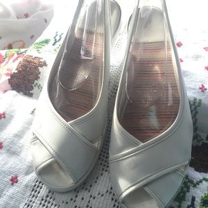 Flat sandals 8 1/2 M worn once for a wedding