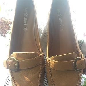 Bay Studio tan flats 8 1/2 M never worn new in box
