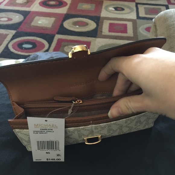 Michael Kors Wallet - Picture 3 of 4