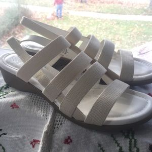MootsiesTootsies sandals 8 1/2M super comfy