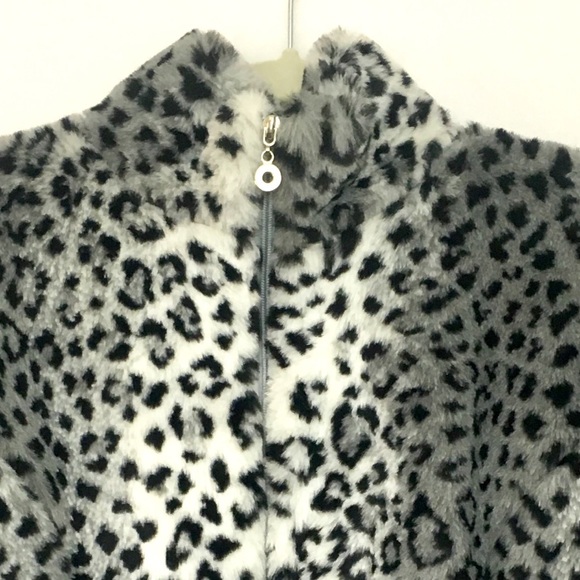 ✨SALE✨White House Black Market Faux Fur Coat