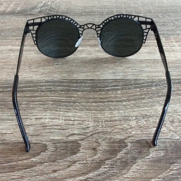 ✨😎Black Triangle Cut-Out Frame Sunnie😎✨ - Picture 4 of 4