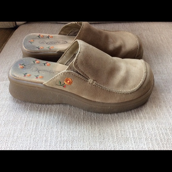 Light Tan Brown Suede Mules