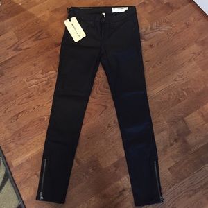 Rag & Bone exposed zipper black Capri jeans.