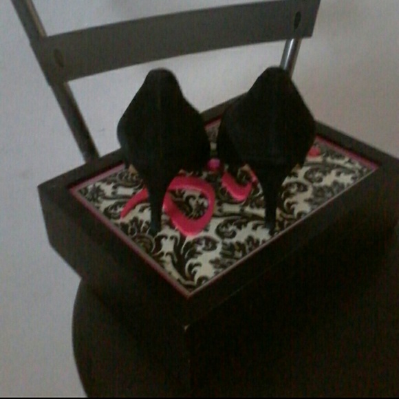 Shoes - Picture 2 of 2