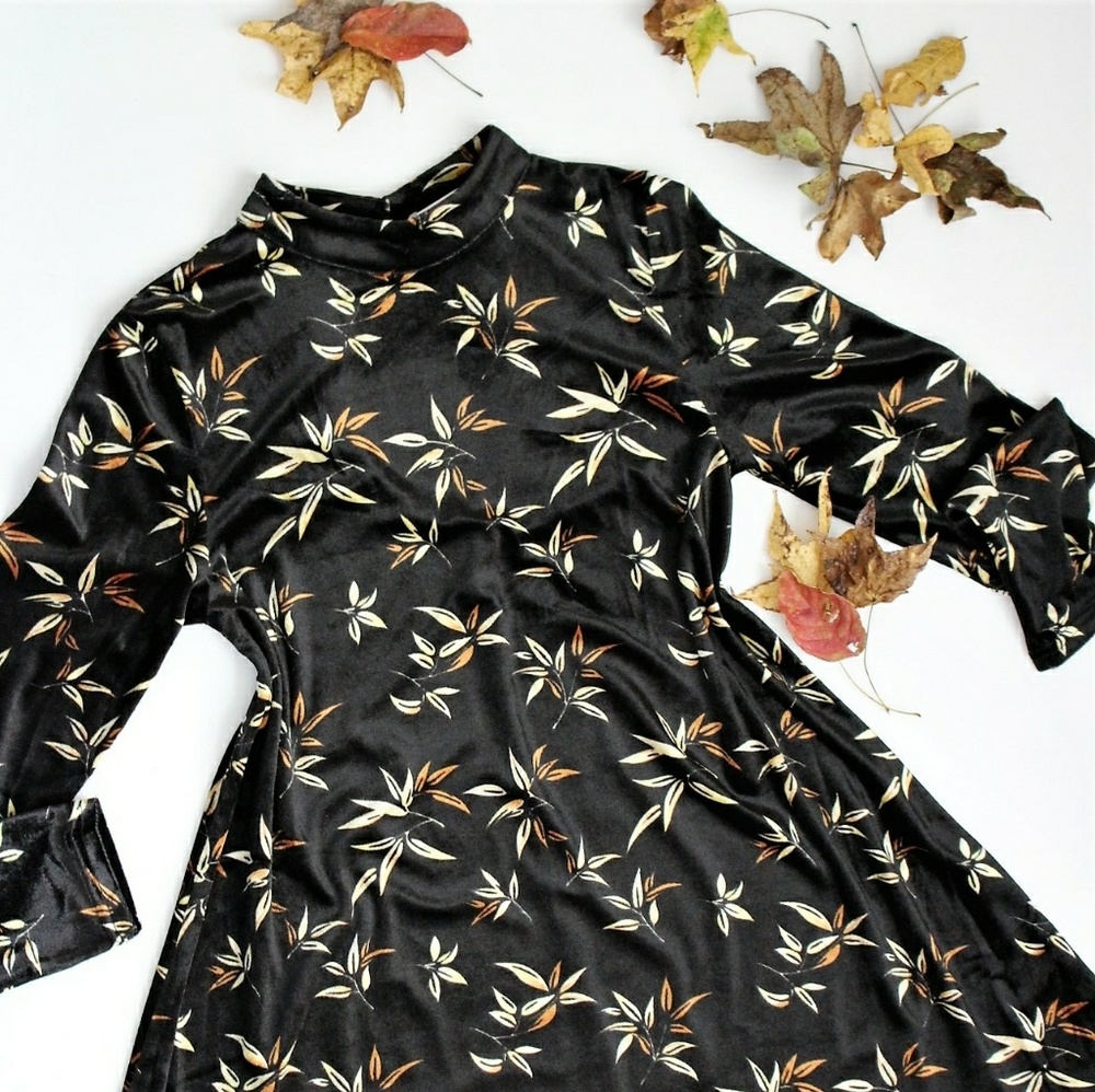 Closet closing! Velvet floral dress - Picture 2 of 4