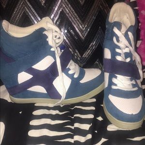 Wedge sneaker size 9