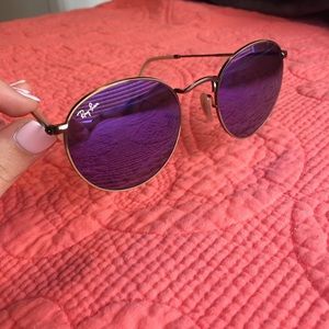 Round purple mirrored Ray-Bans!
