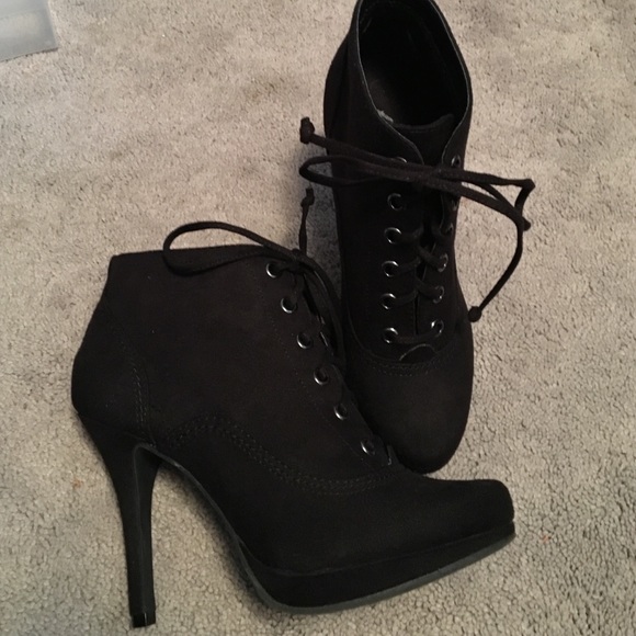 Size 6 Black Fiona heels