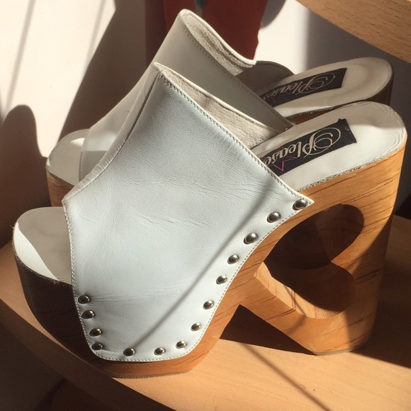 Vintage 90s Wood Platform Heart Cut Out Heels Sz 8 - Picture 4 of 4