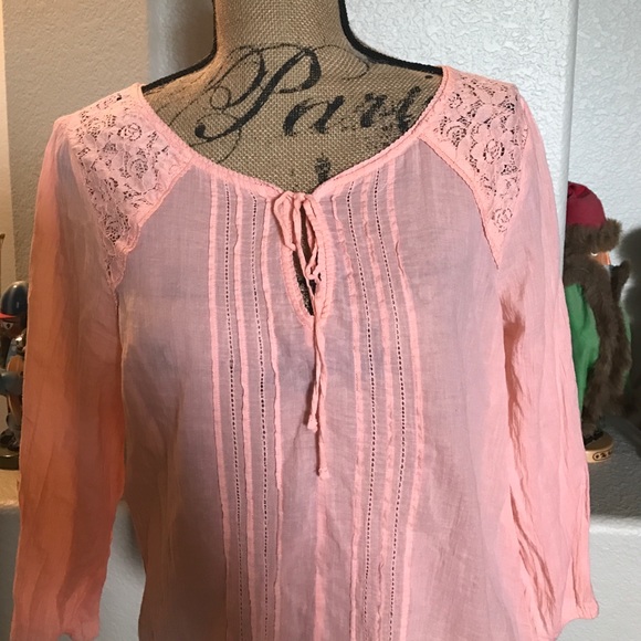 Quarter sleeve top