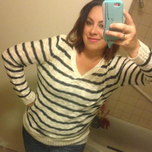 ❗️Last 1! SMALL Cream & Black Stripe Sweater - Picture 4 of 6