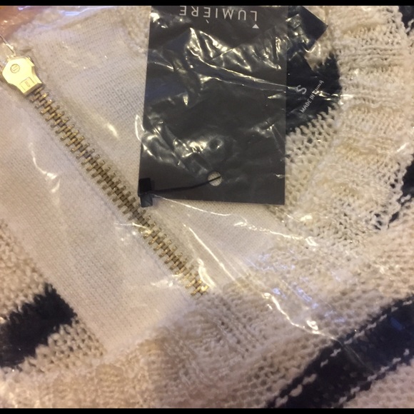 ❗️Last 1! SMALL Cream & Black Stripe Sweater - Picture 6 of 6