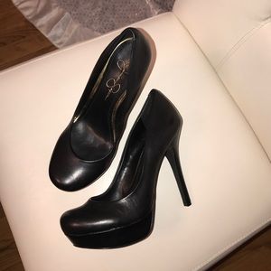Jessica Simpson round toe platform pumps 7.5