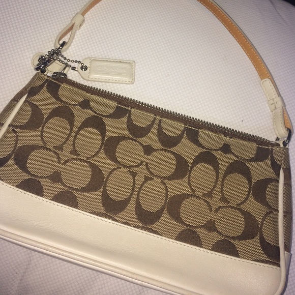 Coach large wristlet - Picture 1 of 4