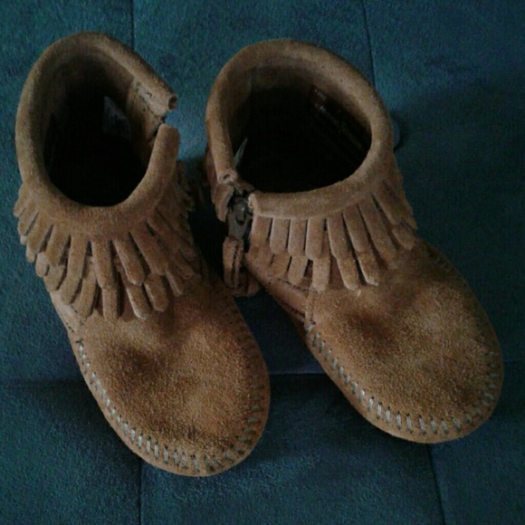 Minnetonka fringe zip boots
