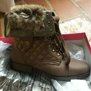 Taupe accacia boots