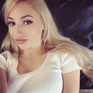 Meet your Posher, Chloe