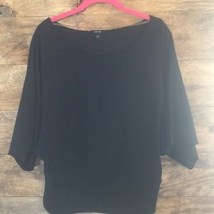 Apt 9 top