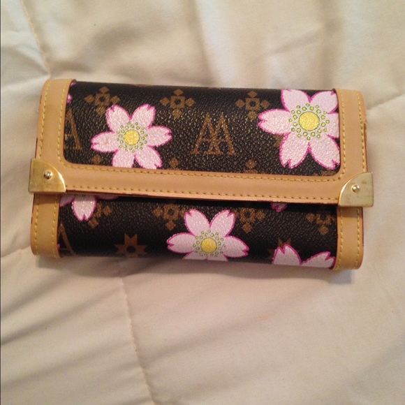 Chic wallet with flowers