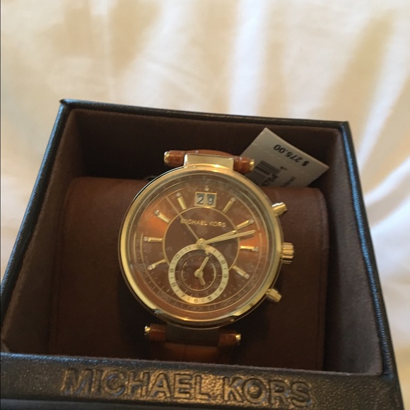 MK watch main image 4