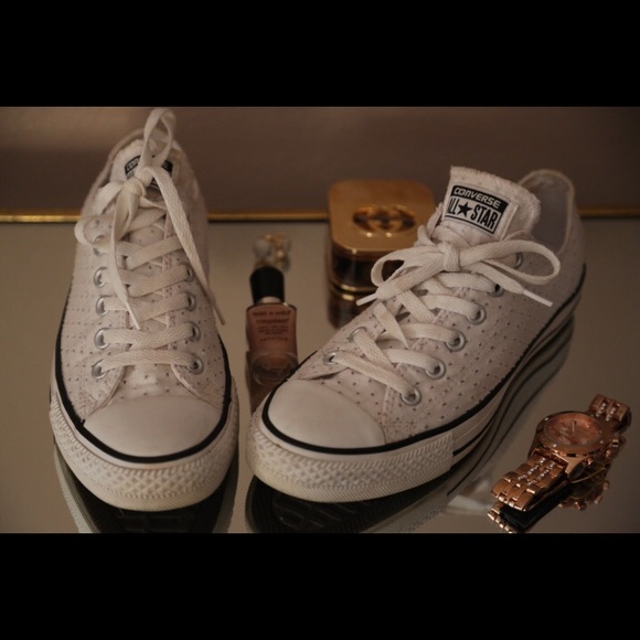 Converse low top perforated sneaker size women 9