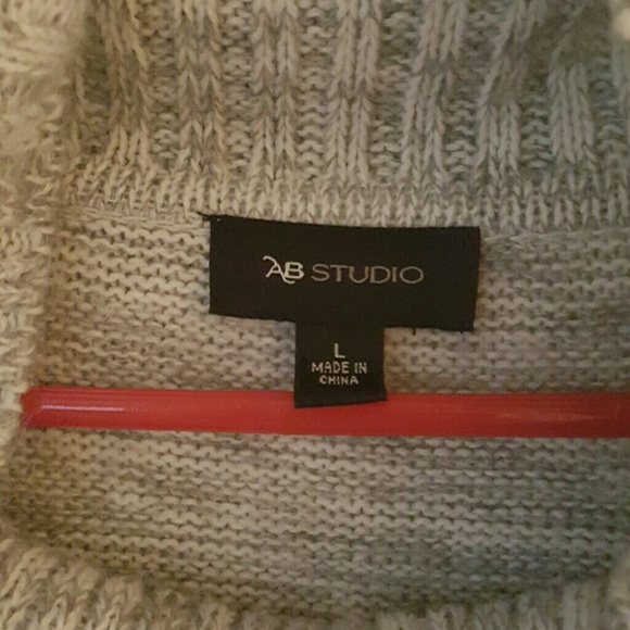 Sweater - Picture 3 of 3
