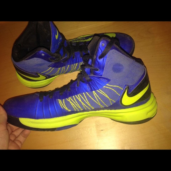 Nike Hyperdunks - Picture 2 of 4