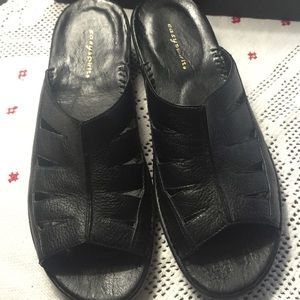 Easy Spirit black sandals 8 1/2 medium
