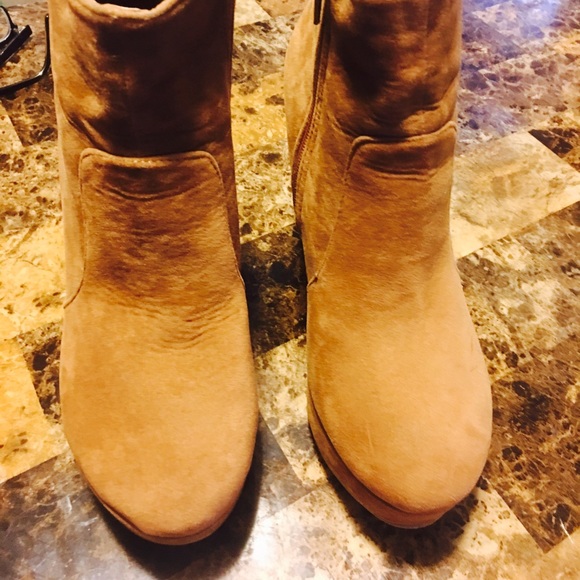 Gorgeous Platform  Ankle Leather Boots - Picture 3 of 3