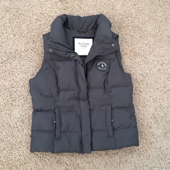 ABERCROMBIE PUFFER VEST!