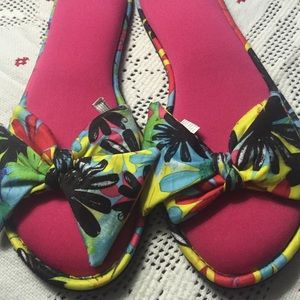 Tropical print dearfoam slippers size large 9/10