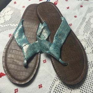 Conch Bay Sandals never worn size 9 metallic