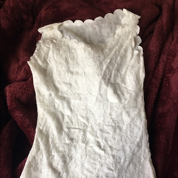 Scalloped hem lace tank